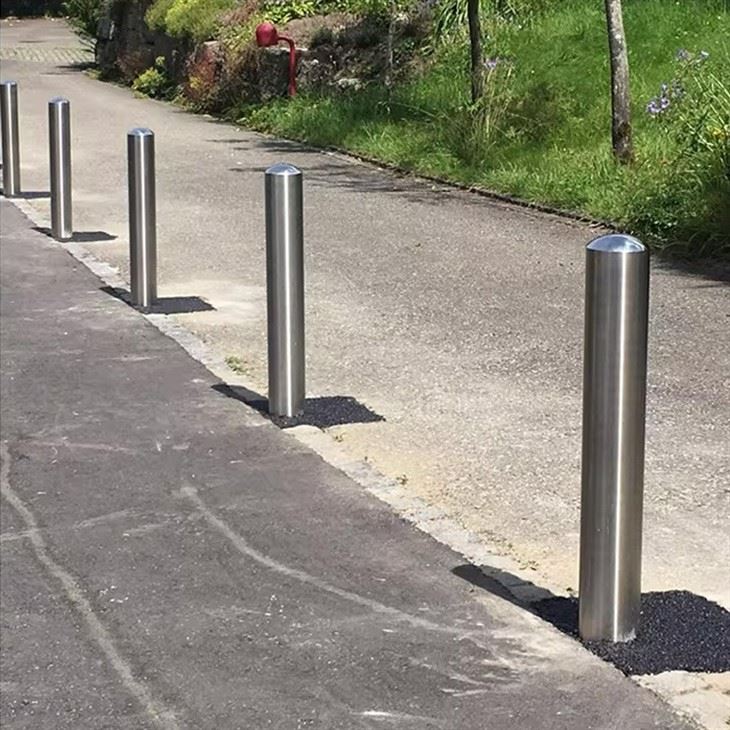 304 Stainless Steel Root Fixed Security Bollard Post factory